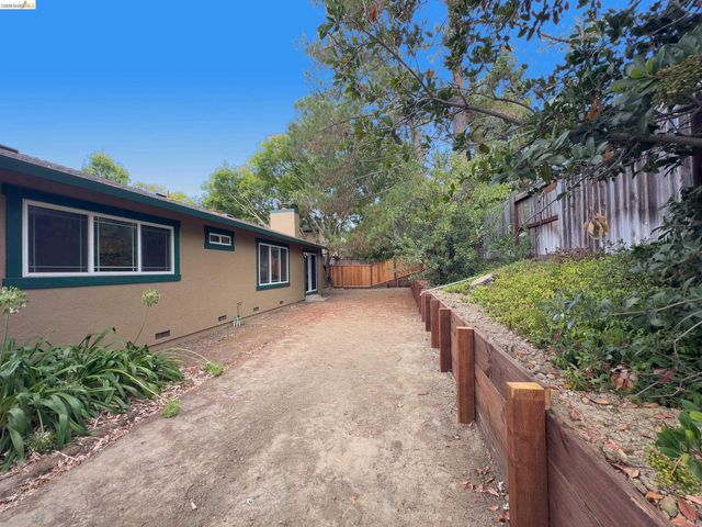 533 Eagle Nest Dr, Martinez, CA 94553