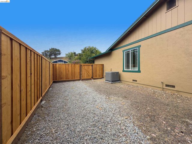 533 Eagle Nest Dr, Martinez, CA 94553