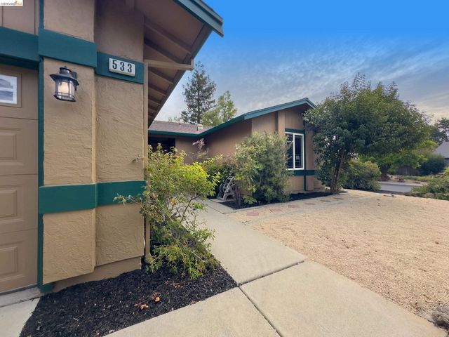533 Eagle Nest Dr, Martinez, CA 94553