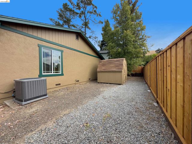 533 Eagle Nest Dr, Martinez, CA 94553