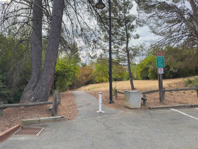 533 Eagle Nest Dr, Martinez, CA 94553