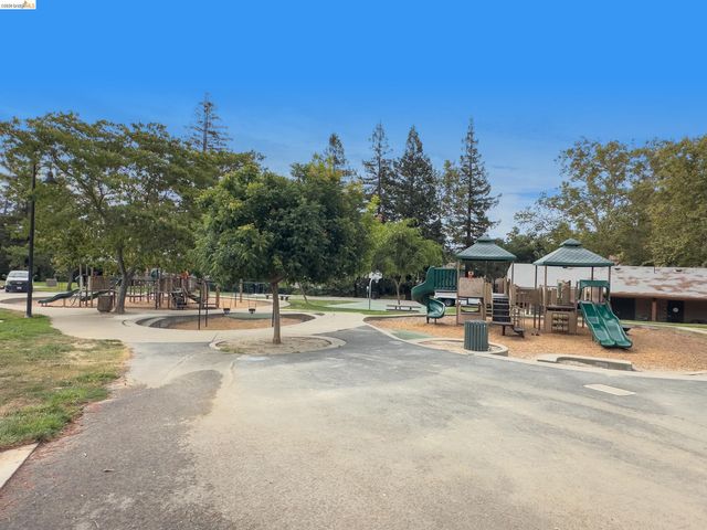 533 Eagle Nest Dr, Martinez, CA 94553