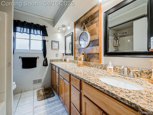 15969 Chelmsford Street, Clinton Township, MI 48038