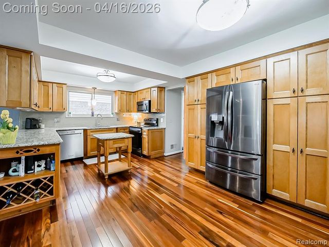 15969 Chelmsford Street, Clinton Township, MI 48038