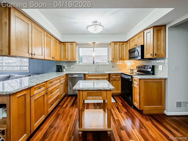 15969 Chelmsford Street, Clinton Township, MI 48038