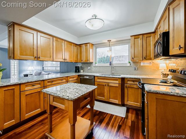 15969 Chelmsford Street, Clinton Township, MI 48038