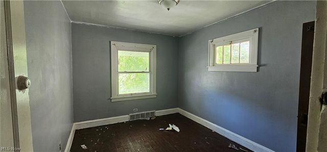 7705 New York Avenue, Cleveland, OH 44105