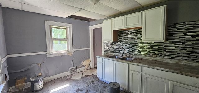 7705 New York Avenue, Cleveland, OH 44105