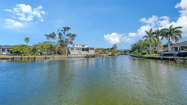 339 TREASURE BOAT WAY, Sarasota, FL 34242