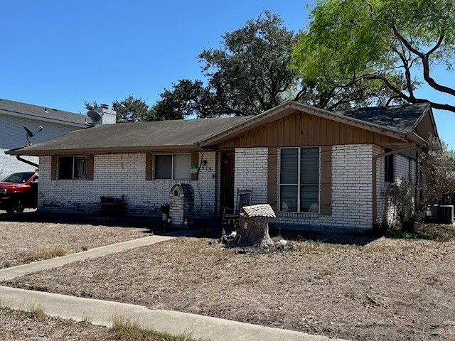 1513 E Warren Ave, Kingsville, TX 78363
