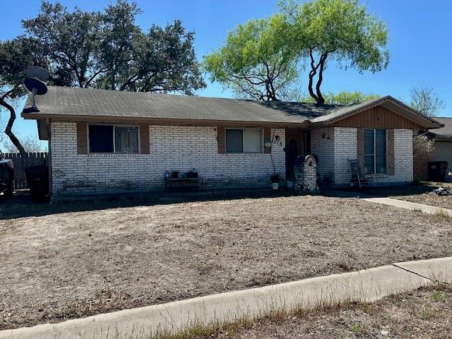 1513 E Warren Ave, Kingsville, TX 78363