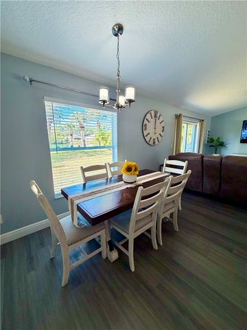 8424 94th Avenue, Vero Beach, FL 32967