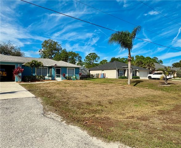 8424 94th Avenue, Vero Beach, FL 32967