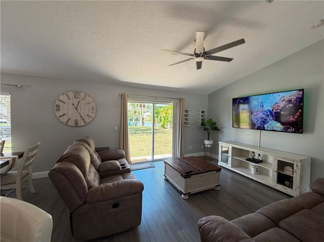 8424 94th Avenue, Vero Beach, FL 32967