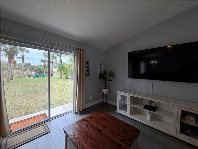 8424 94th Avenue, Vero Beach, FL 32967