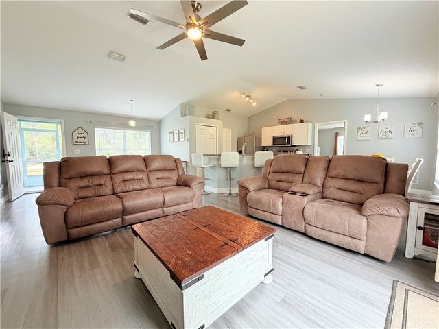 8424 94th Avenue, Vero Beach, FL 32967