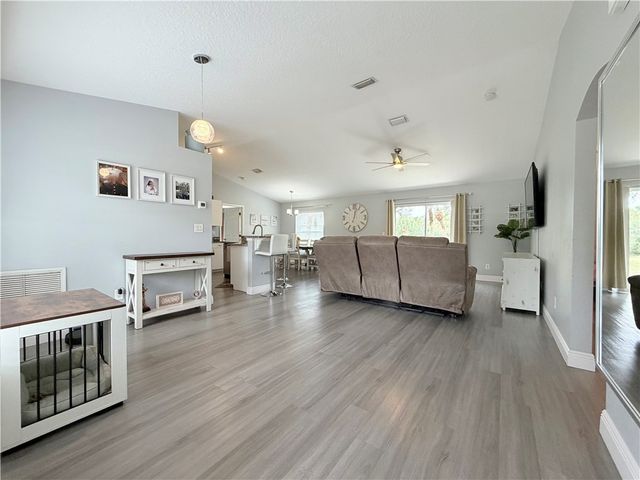 8424 94th Avenue, Vero Beach, FL 32967