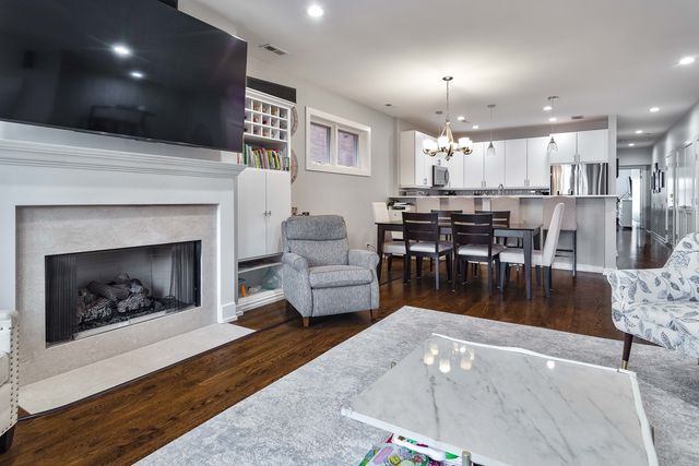 675 N PEORIA Street 3N, Chicago, IL 60642