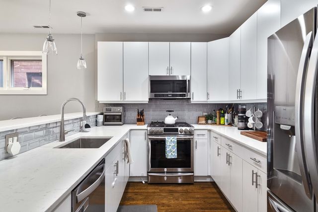 675 N PEORIA Street 3N, Chicago, IL 60642