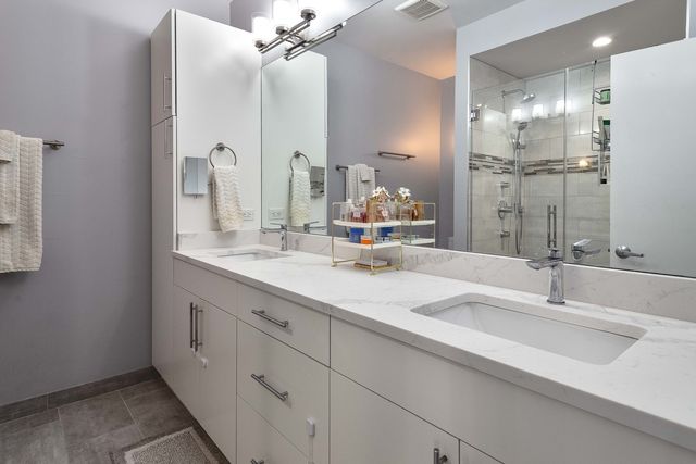 675 N PEORIA Street 3N, Chicago, IL 60642