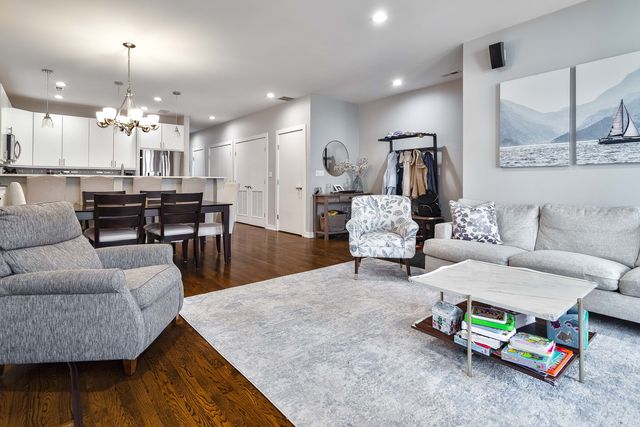 675 N PEORIA Street 3N, Chicago, IL 60642