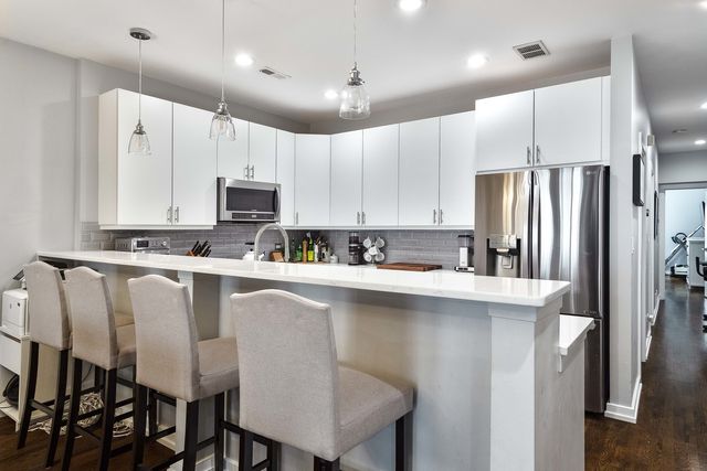 675 N PEORIA Street 3N, Chicago, IL 60642