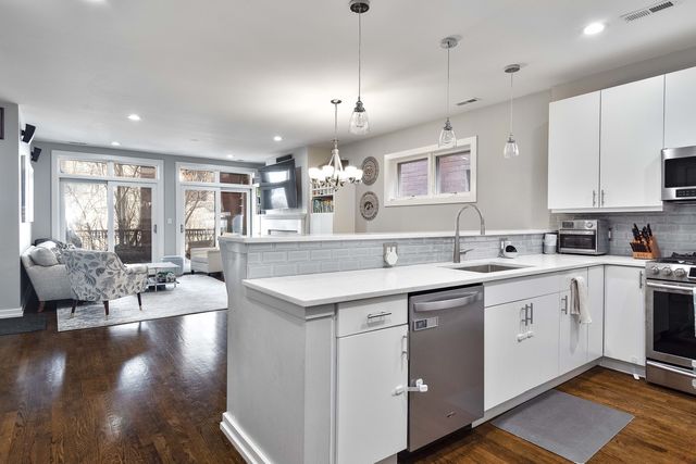 675 N PEORIA Street 3N, Chicago, IL 60642