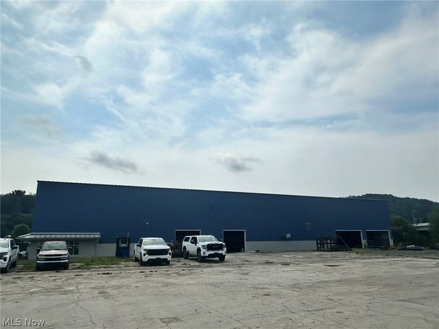 200 8th, Chester, WV 26034