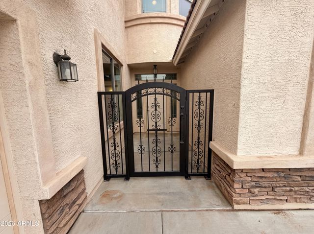 25703 W CROWN KING Road, Buckeye, AZ 85326