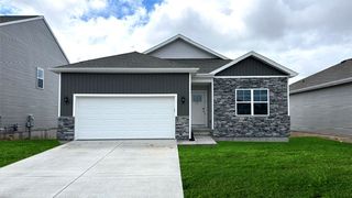 3028 Lake Hill Drive, Des Moines, IA 50320