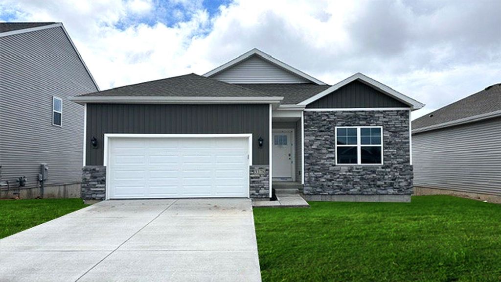 3028 Lake Hill Drive, Des Moines, IA 50320