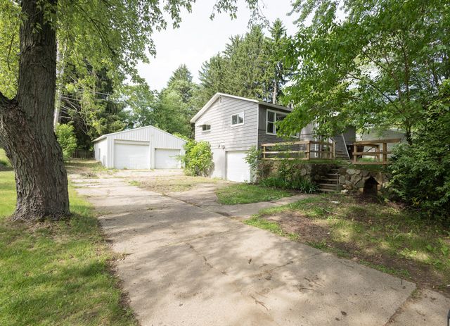 9470 Peck Road, Greenville, MI 48838