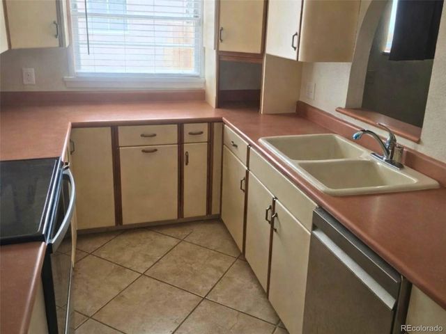 2021 Lynwood Lane, Pueblo, CO 81005