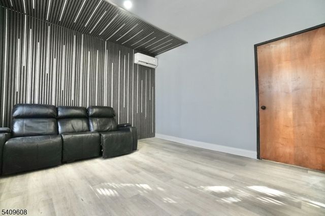 351 Mulberry St, Newark City, NJ 07102