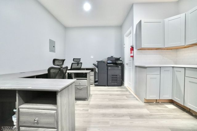 351 Mulberry St, Newark City, NJ 07102
