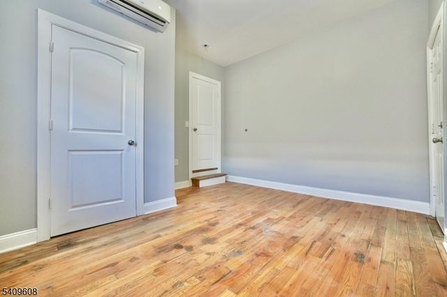 351 Mulberry St, Newark City, NJ 07102
