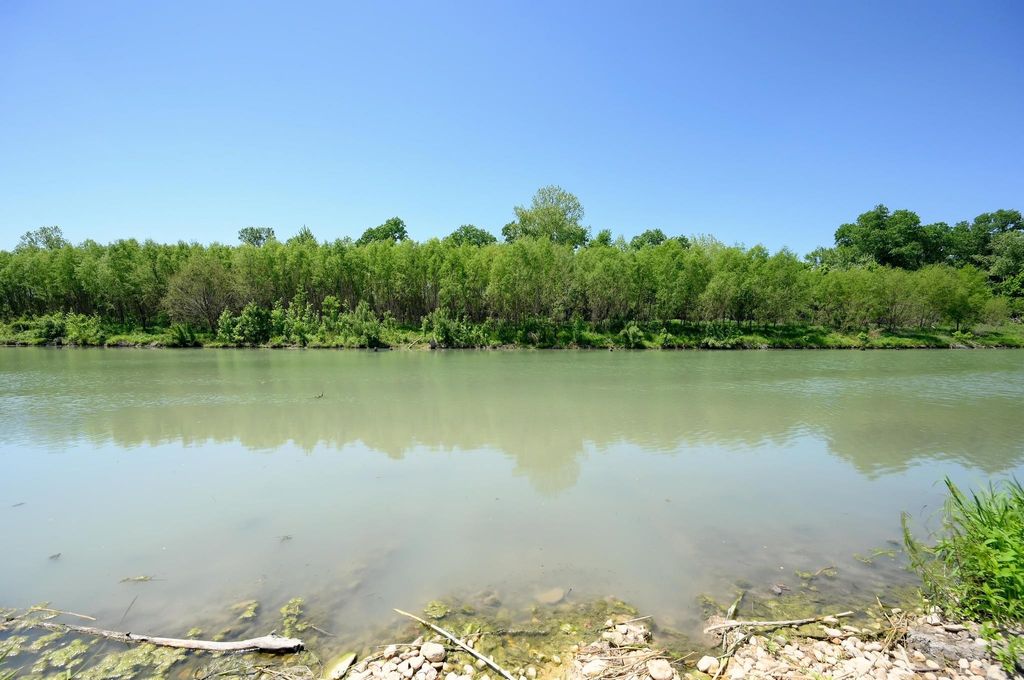 464 County Road 471, Gonzales, TX 78629