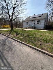 1212 WOOD ST, Burlington, NJ 08016