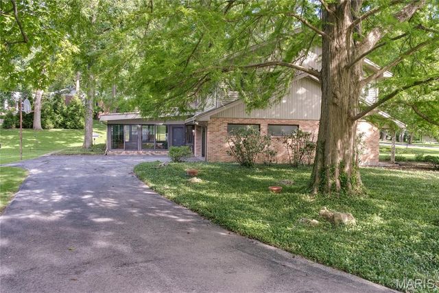 103 Frontenac Forest, Frontenac, MO 63131