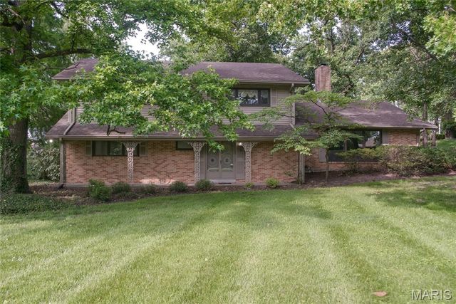 103 Frontenac Forest, Frontenac, MO 63131