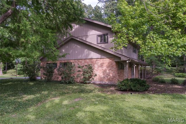 103 Frontenac Forest, Frontenac, MO 63131