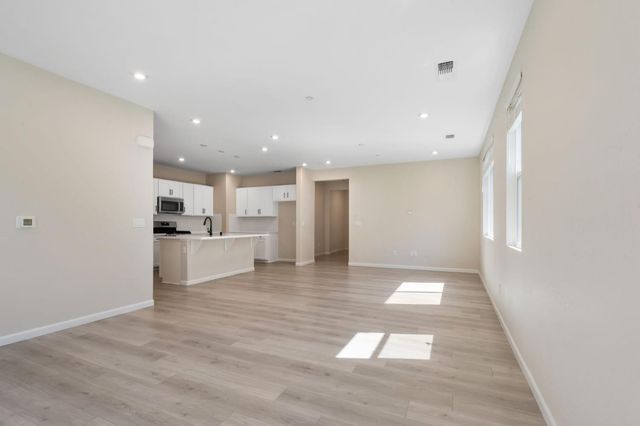 8250 Courage Dr, Sacramento, CA 95829