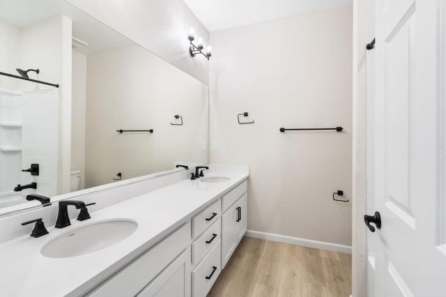 8250 Courage Dr, Sacramento, CA 95829