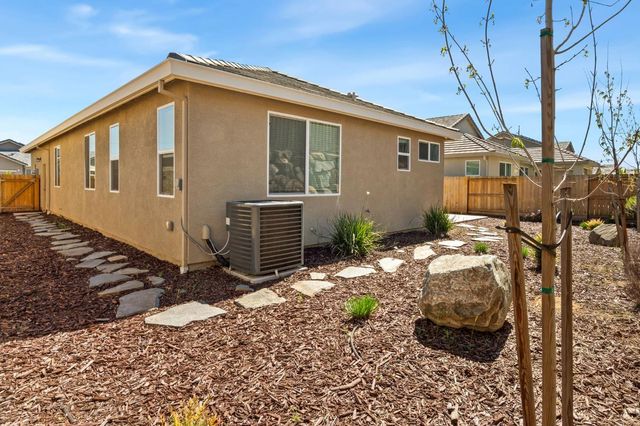 8250 Courage Dr, Sacramento, CA 95829