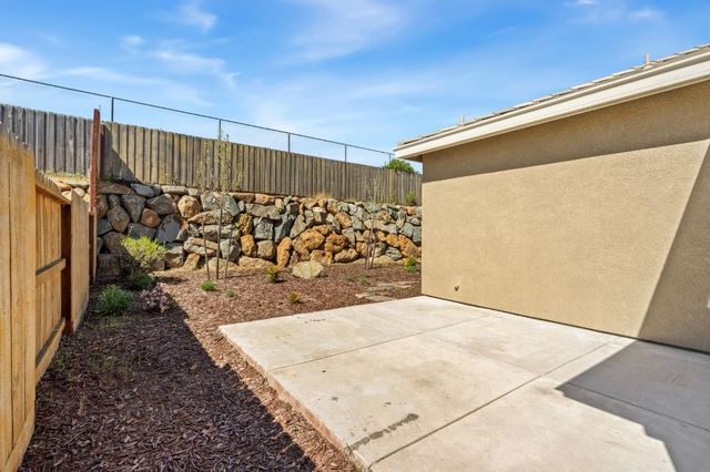 8250 Courage Dr, Sacramento, CA 95829