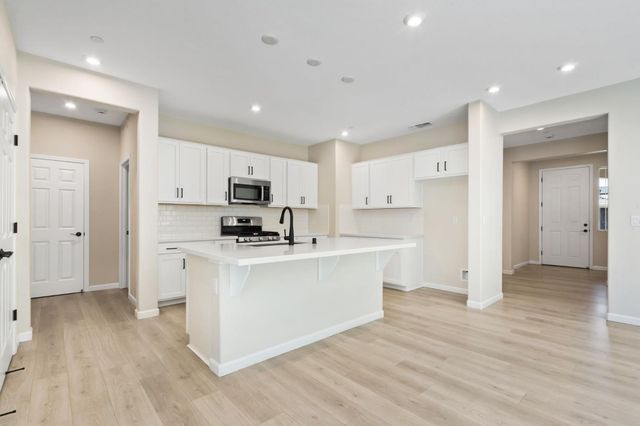 8250 Courage Dr, Sacramento, CA 95829