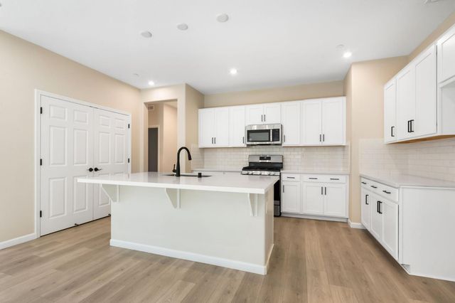 8250 Courage Dr, Sacramento, CA 95829