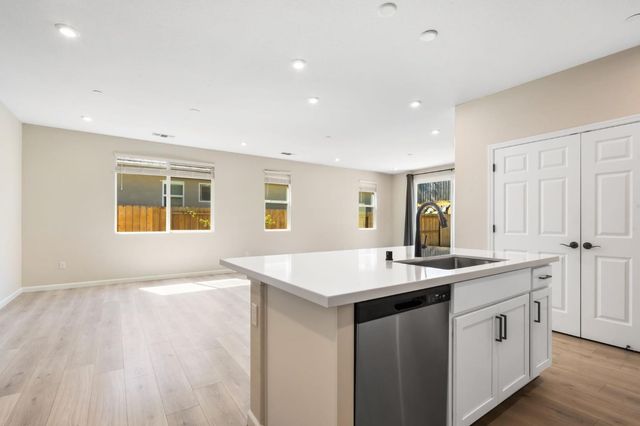 8250 Courage Dr, Sacramento, CA 95829