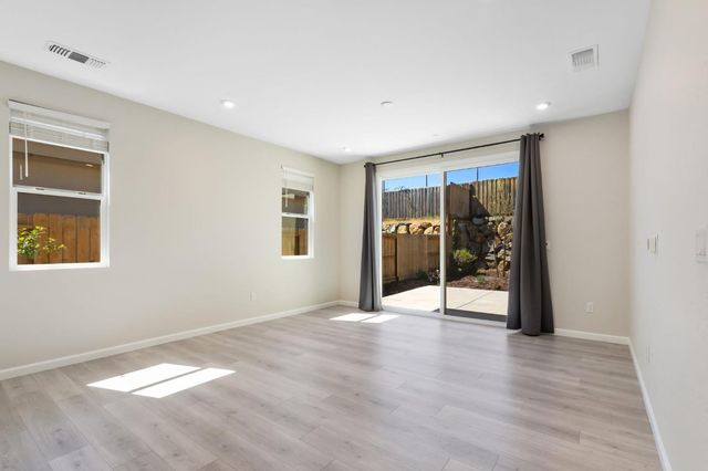 8250 Courage Dr, Sacramento, CA 95829