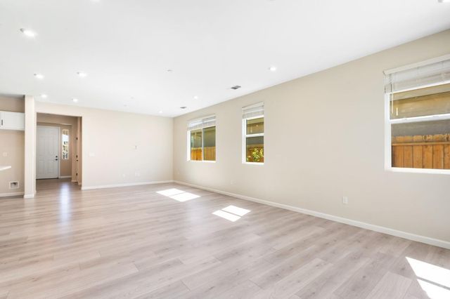 8250 Courage Dr, Sacramento, CA 95829